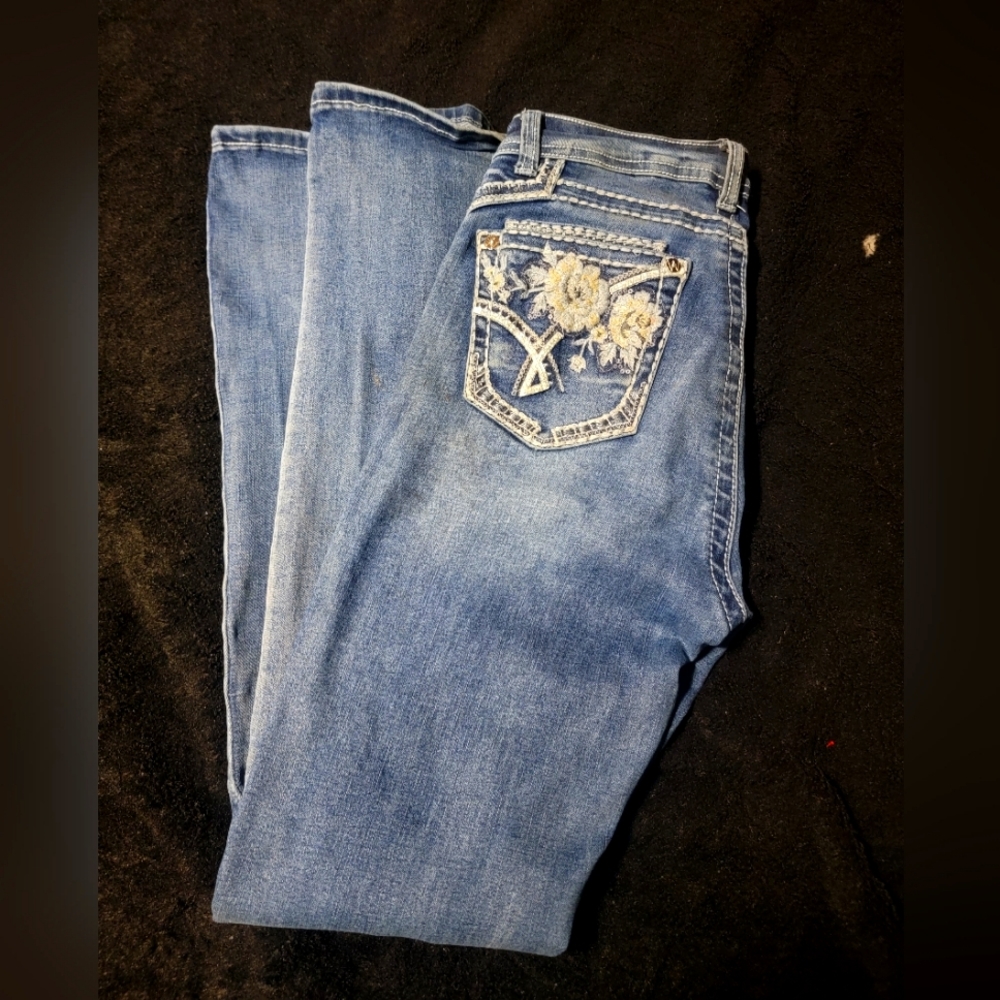 Womens boot cut jeans with flower design on pockets size 9